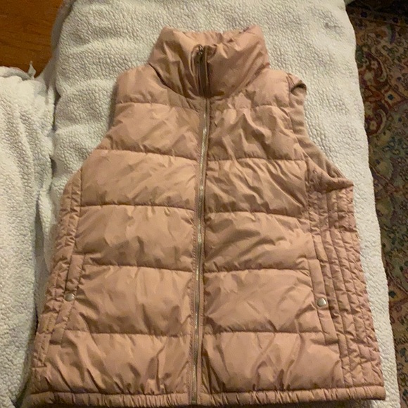 Old Navy Jackets & Blazers - Pink Old Navy Puffer Vest; size large in excellent condition